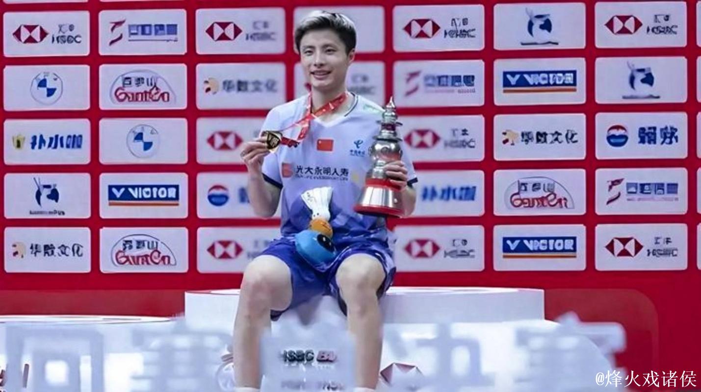 羽联总决赛：石宇奇直落两局击败李诗沣，小组赛首战告捷